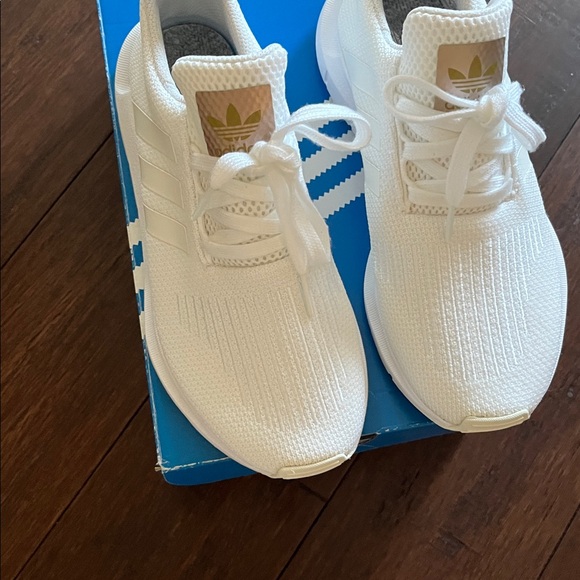 Women’s Adidas Swift Run - Picture 2 of 5